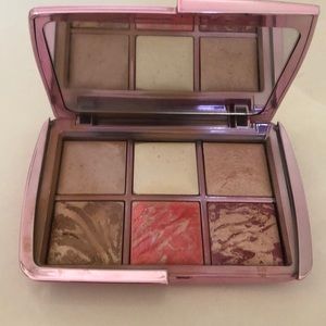 Hourglass ambient volume 4